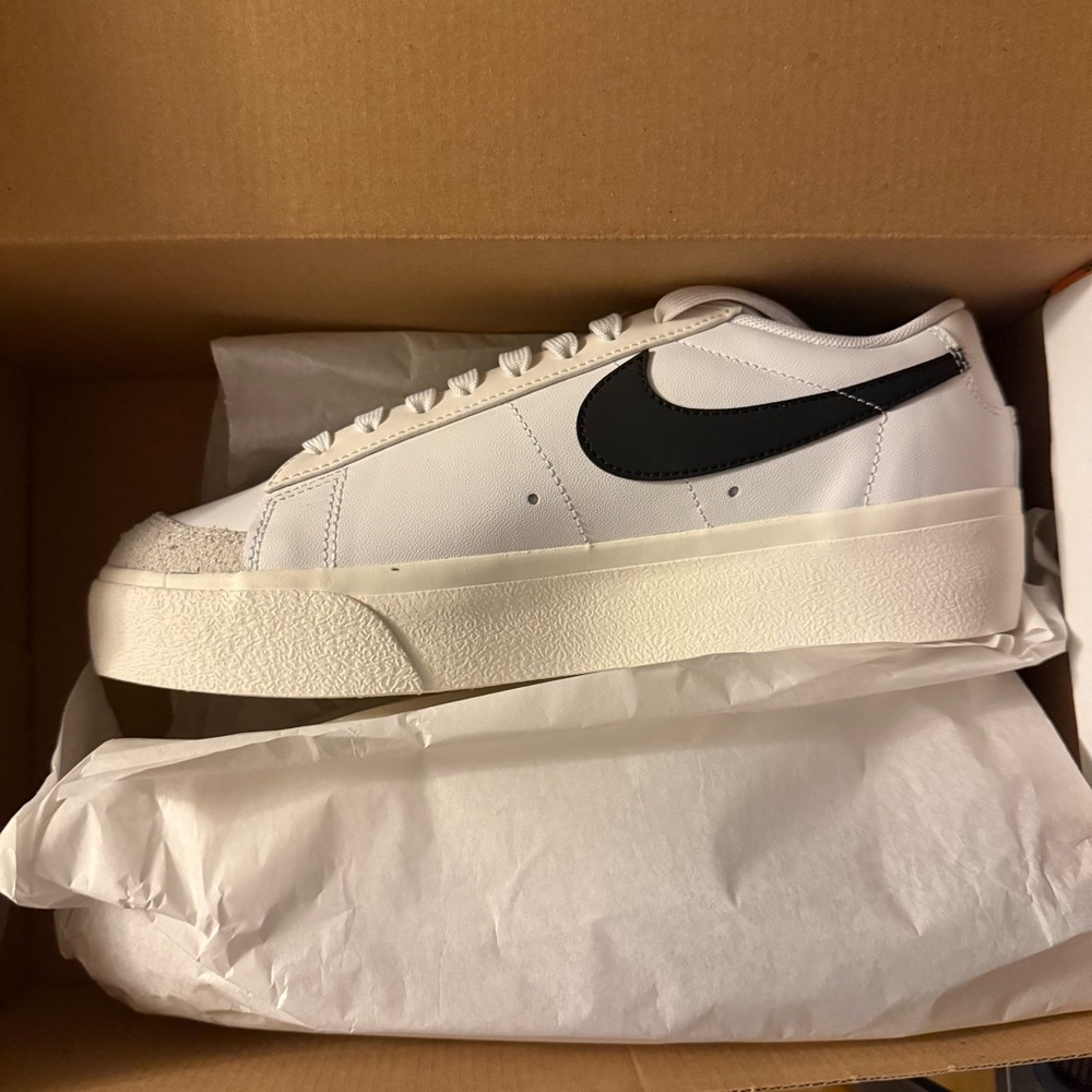 Nike Blazer Low Platform White/Black 8W